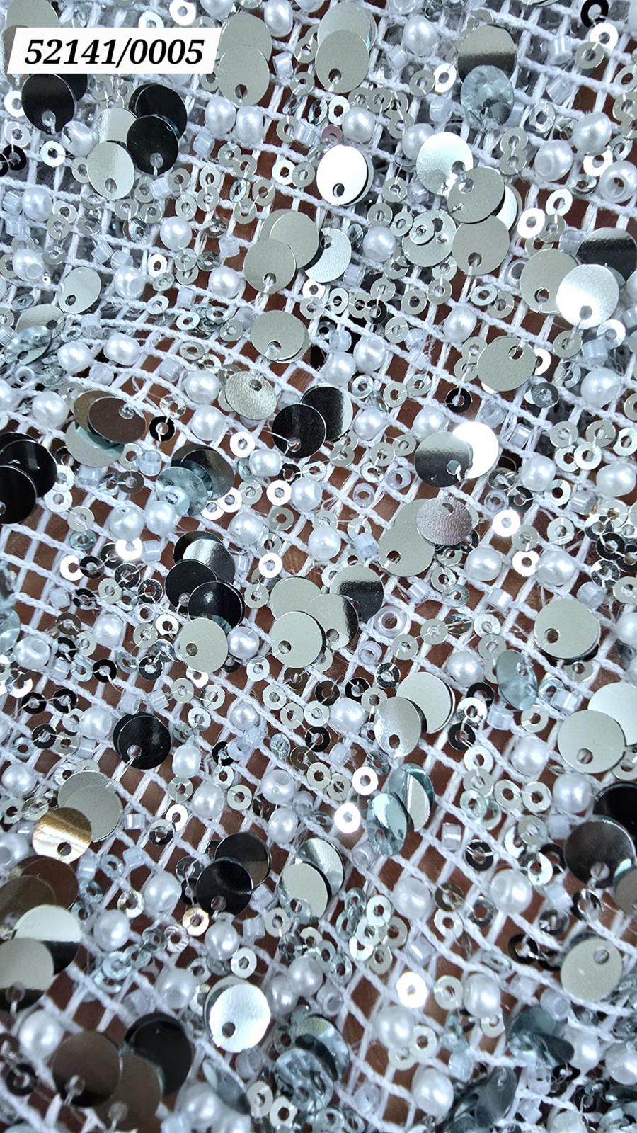 Rete scintillante con paillettes e perline: eleganza che cattura la luce