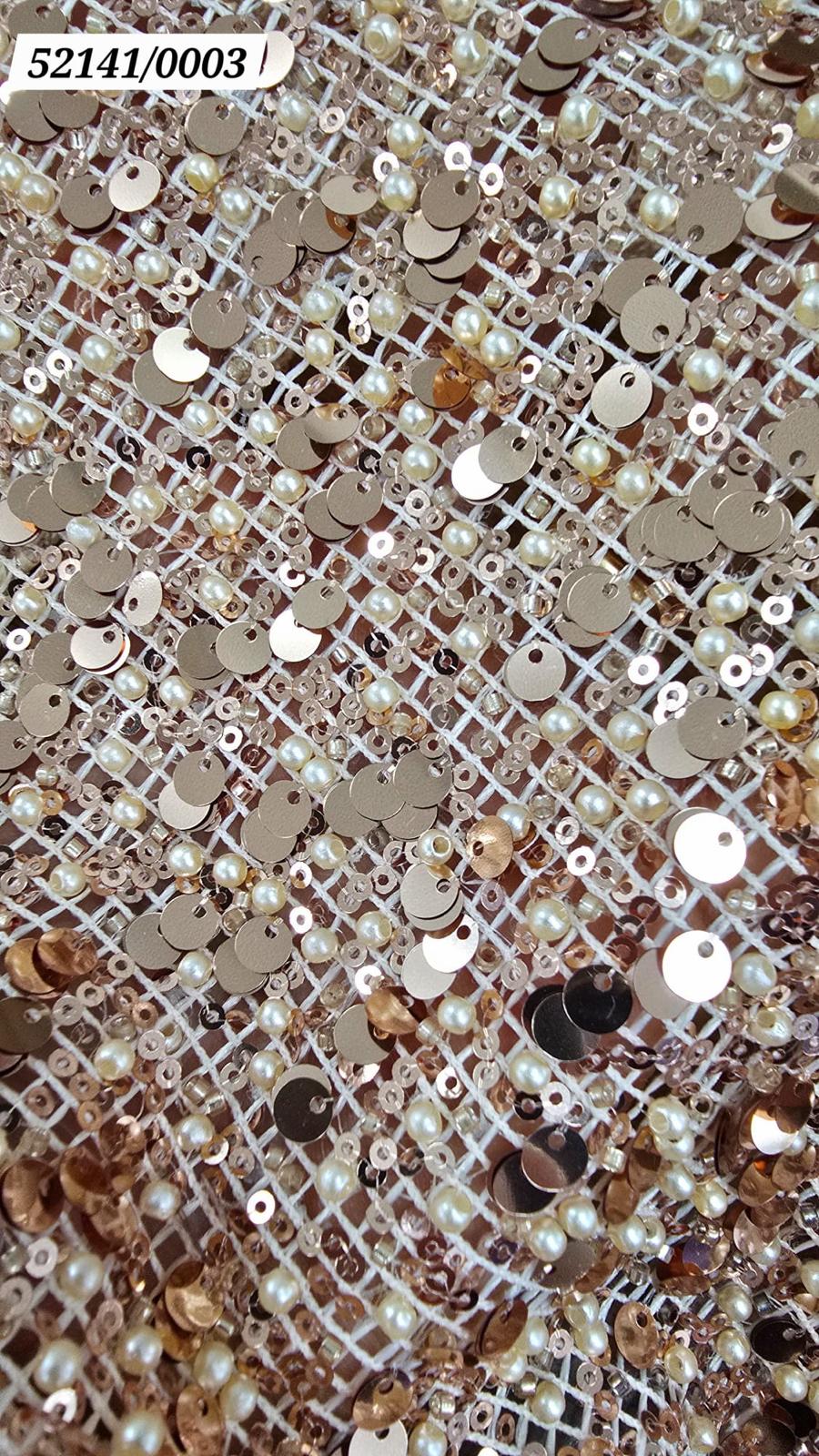 Rete scintillante con paillettes e perline: eleganza che cattura la luce