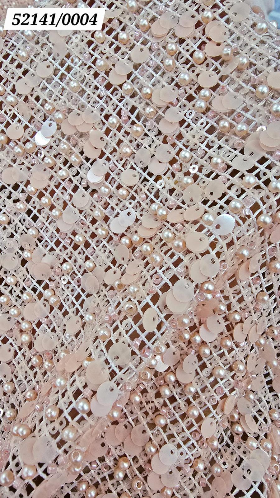 Rete scintillante con paillettes e perline: eleganza che cattura la luce