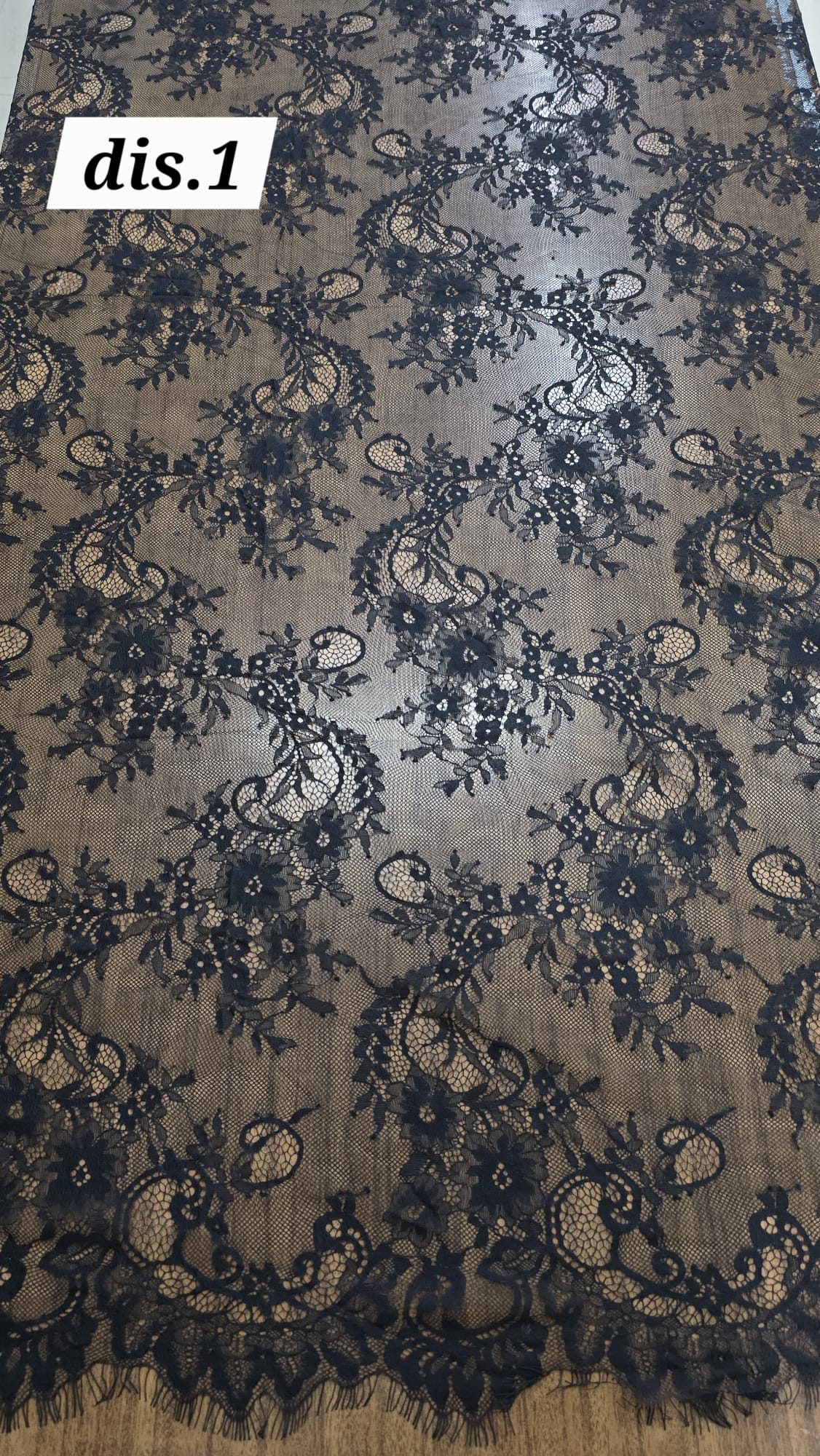 Eleganza senza tempo: Pizzo Chantilly Francese