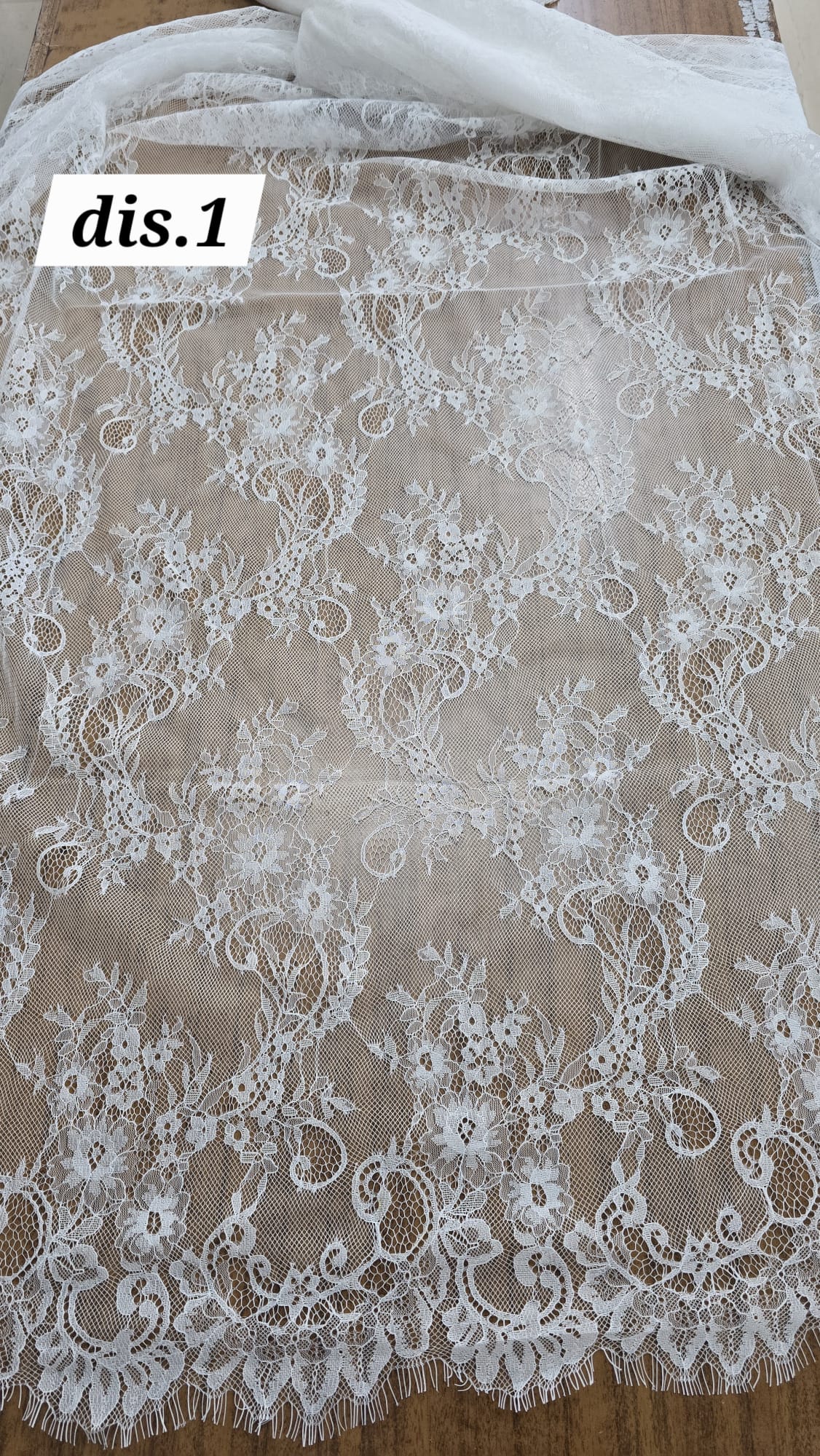Eleganza senza tempo: Pizzo Chantilly Francese