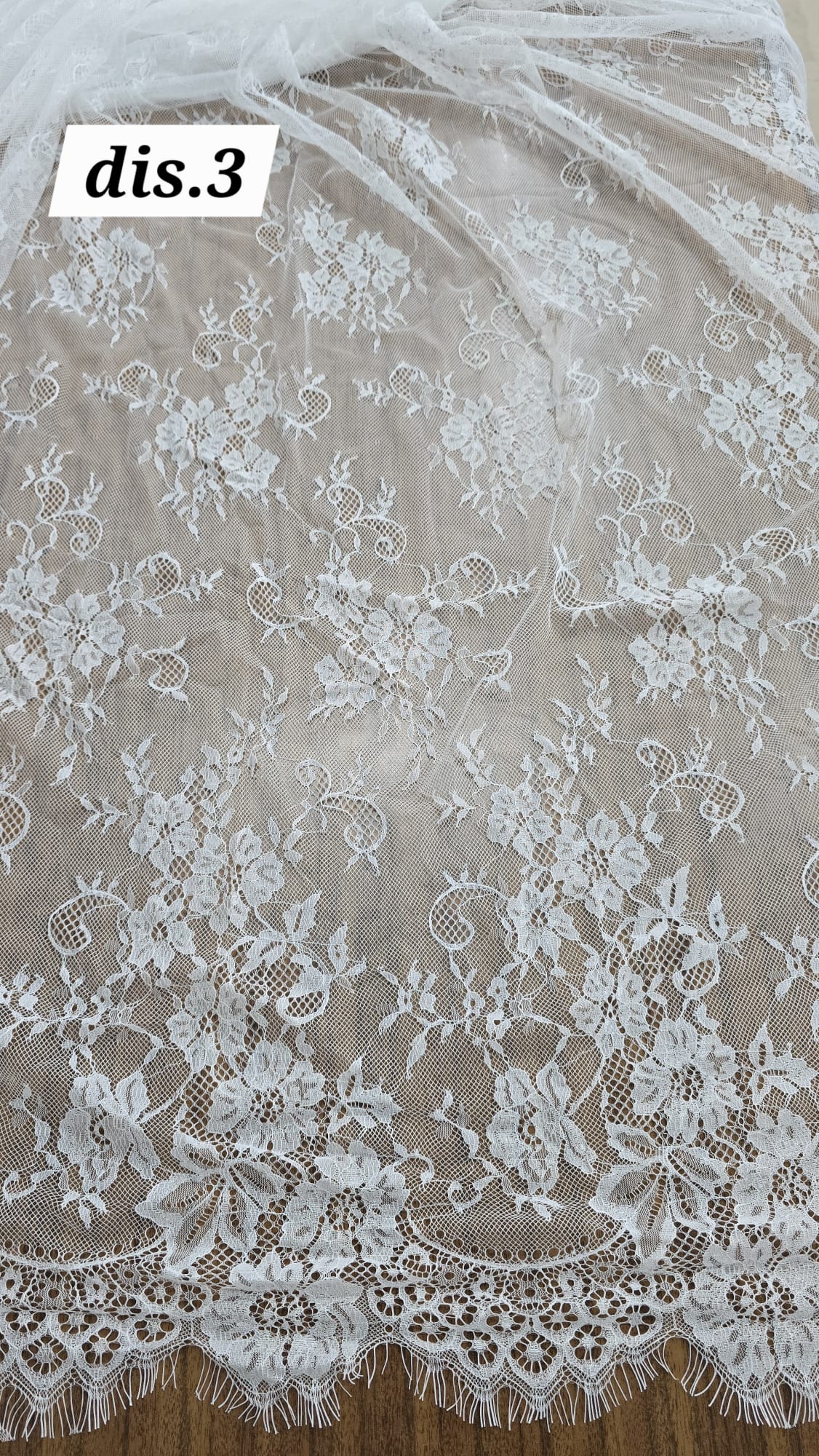 Eleganza senza tempo: Pizzo Chantilly Francese