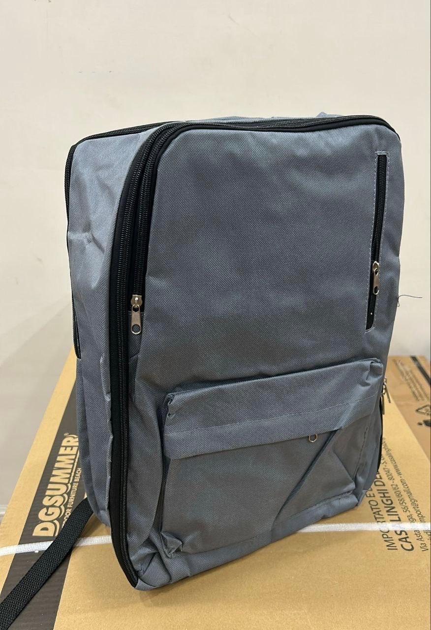 Zaino Capiente 30L: Comfort, Organizzazione e Stile in un Solo Prodotto