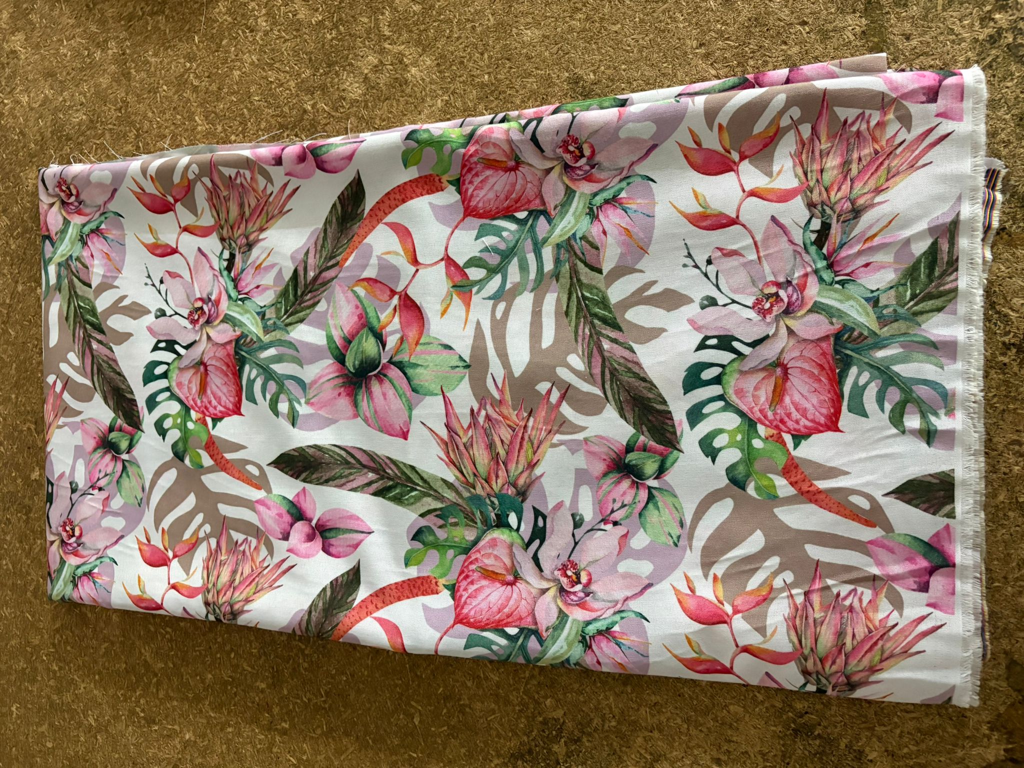 Tessuto in Cotone Stampa Digitale – Fantasie Vivaci e Alta Definizione