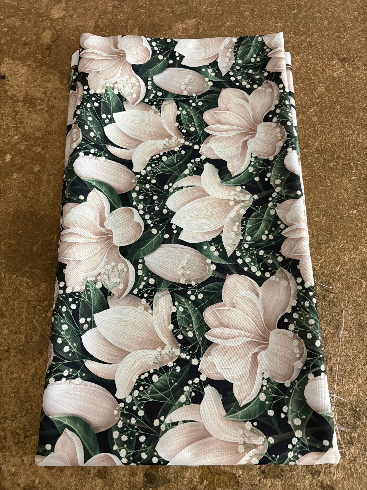 Tessuto in Cotone Stampa Digitale – Fantasie Vivaci e Alta Definizione