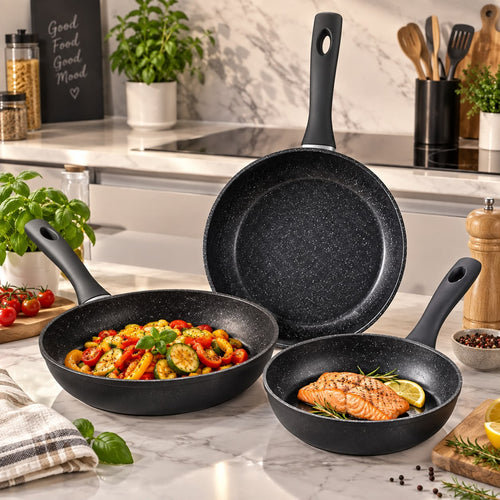 Set 3 Padelle Antiaderenti Delixia Bavaria in Alluminio Forgiato 4 mm Effetto Pietra – Fondo Induzione e Manico Soft Touch (Nero / Grigio)