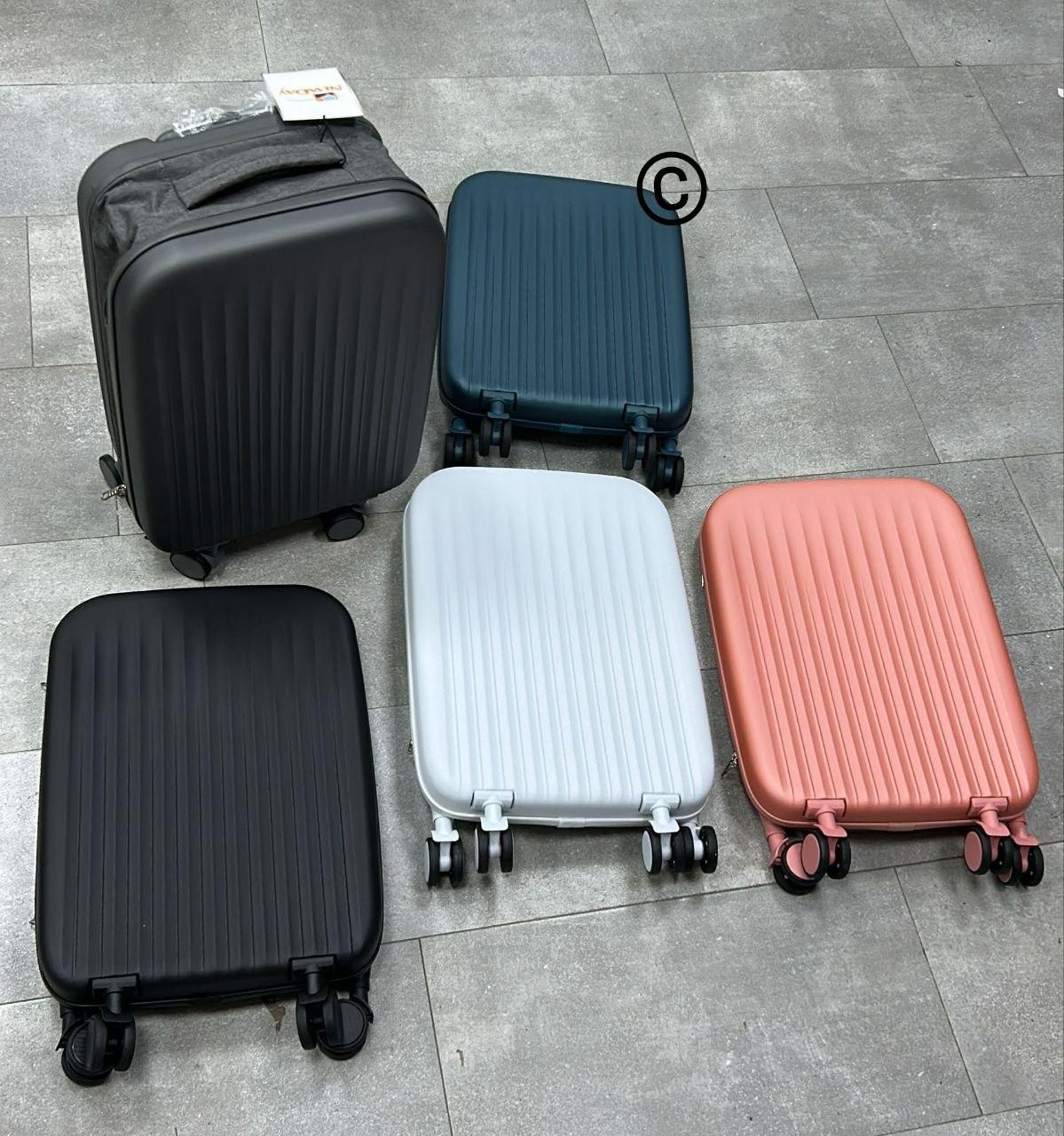 Trolley Salvaspazio con Ruote – Comodità e Funzionalità Ovunque